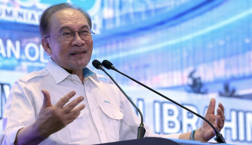 Chief Secretary to the Government Tan Sri Shamsul Azri Abu Bakar wished Prime Minister Datuk Seri Anwar Ibrahim (pictured) a happy 79th birthday and pledged the civil service’s continued support for his reform agenda.