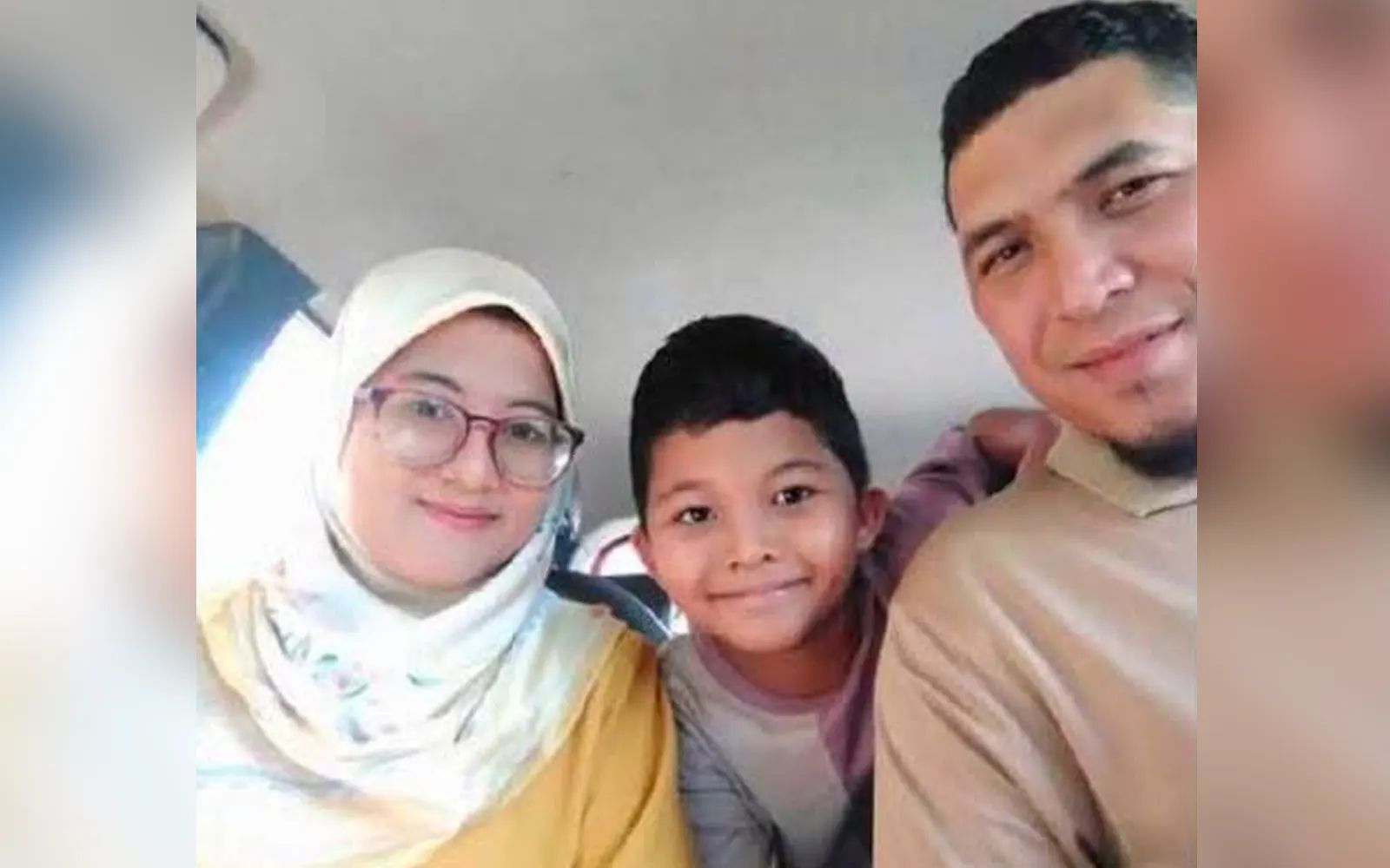 Khairul Azhar Ahmad, isterinya Siti Zulaikha Ahmad Sabri, serta anak mereka, Adid Khairul Azhar